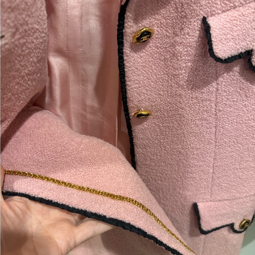 💋CHANEL Vintage Pink Blazer with Black Trim 011 - Picture 4 of 10
